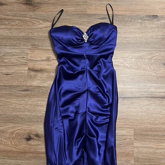 Prom Dress! 💜 - Picture 2 of 4